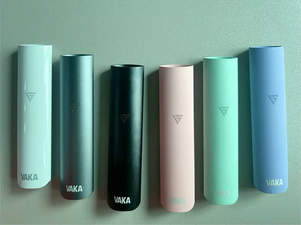 擺放在地面上的WAKA一代主機6色